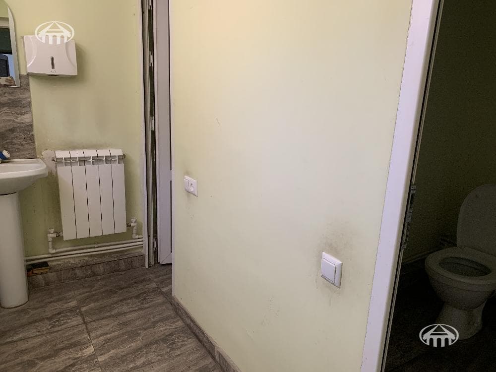 Office · 330 m² · Kentron