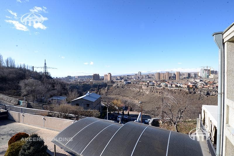 Առանձնատուն · 8 սեն. · 614 մ² · Արաբկիր