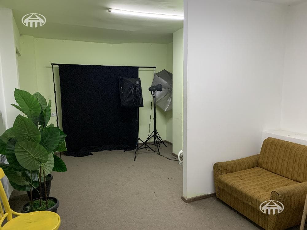 Office · 330 m² · Kentron