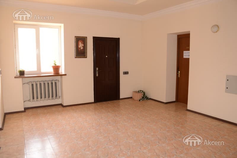 Office · 597 m² · Kentron