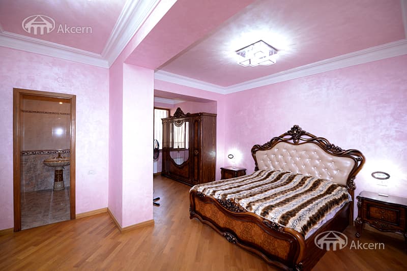 Apartment · 4 rooms · 240 m² · Kentron