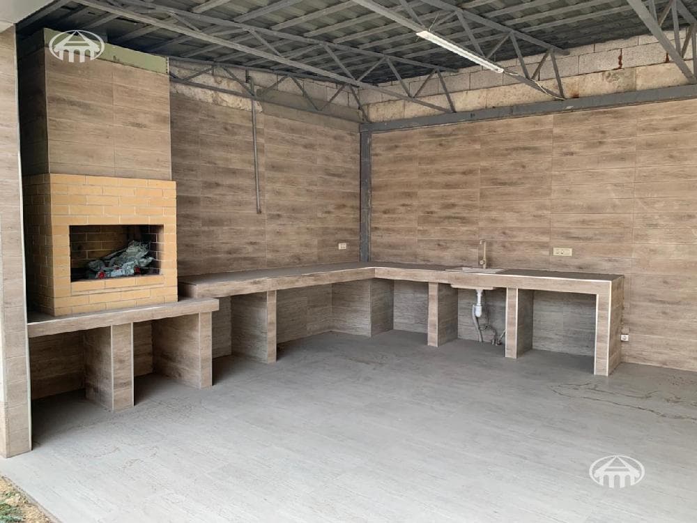 House · 6 rooms · 537 m² · Kentron