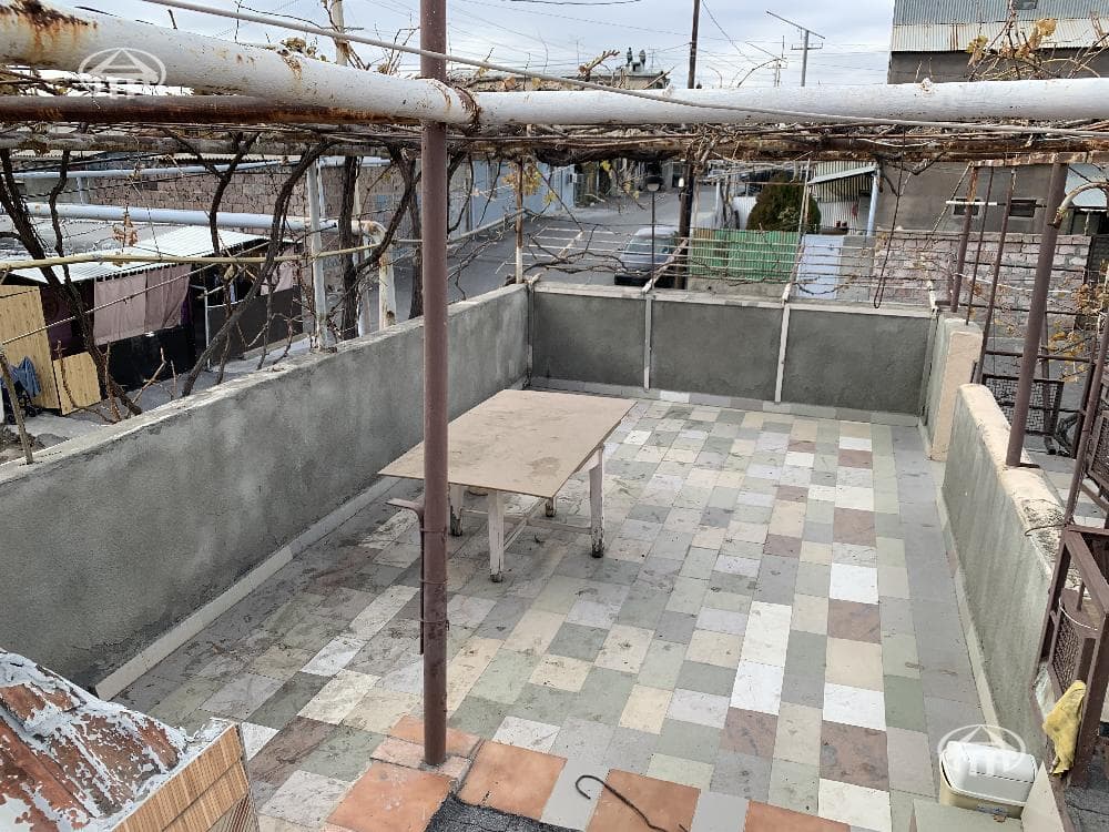 House · 4 rooms · 256 m² · Ajapnyak