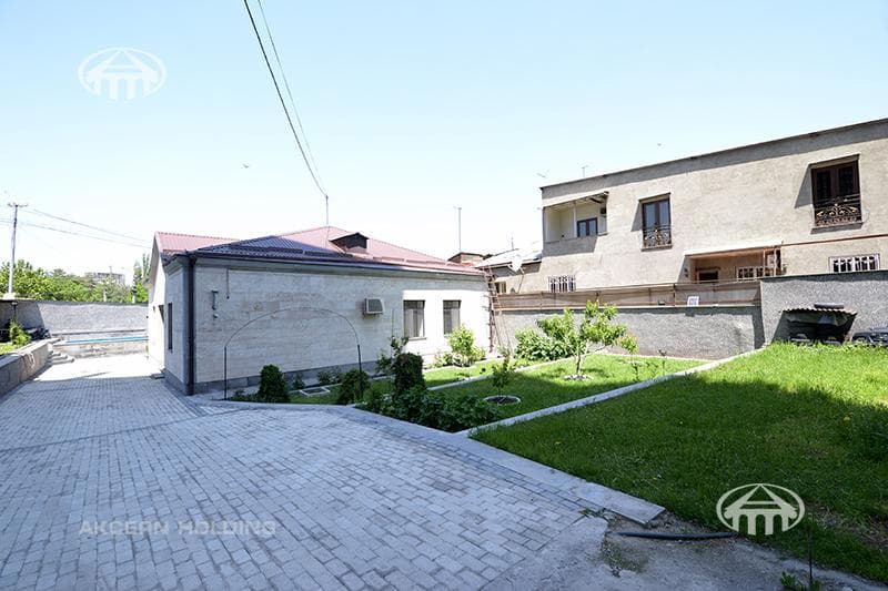 Особняк · 220 м² · Аван