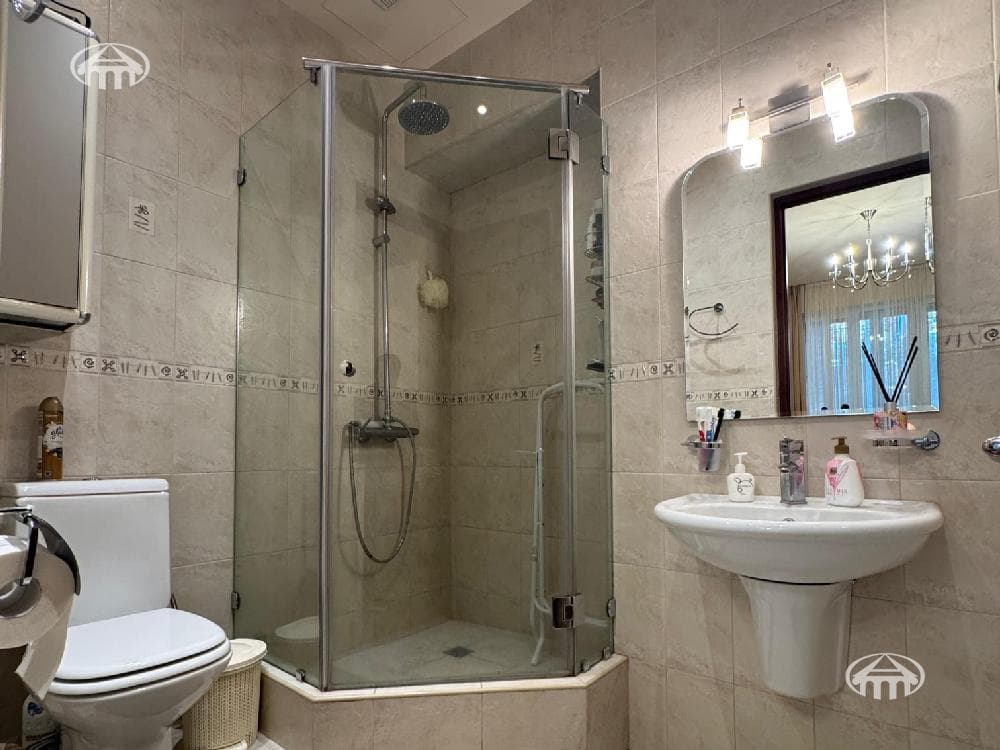 Apartment · 4 rooms · 166 m² · Kentron