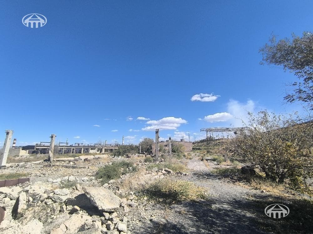 Land · 100,000 m² · Erebuni