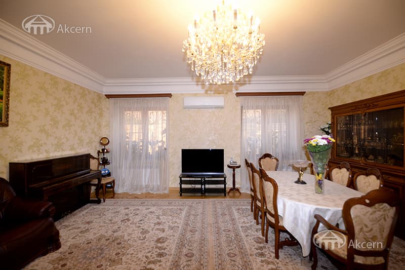 Mansion · 5 rooms · 372 m² · v. Arinj