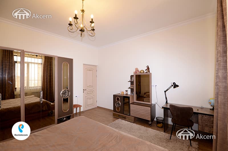 Дом · 5 комн. · 290 м² · Аван