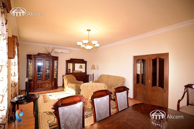 House · 3 rooms · 90 m² · Kentron