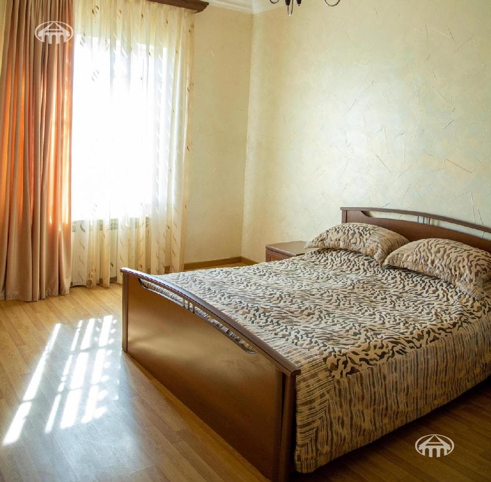 Առանձնատուն · 6 սեն. · 423 մ² · Պտղնի