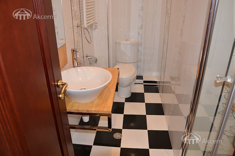 Apartment · 3 rooms · 140 m² · Kentron