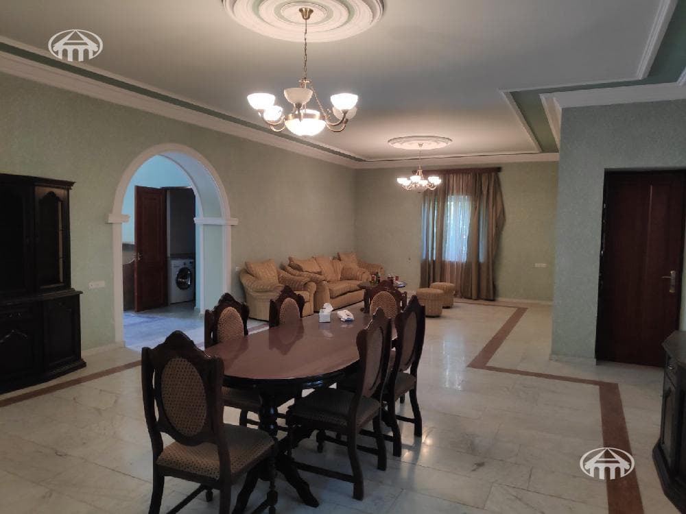 Mansion · 5 rooms · 300 m² · Arinj