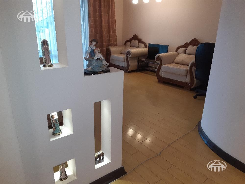 Дом · 5 комн. · 392 м² · Кентрон