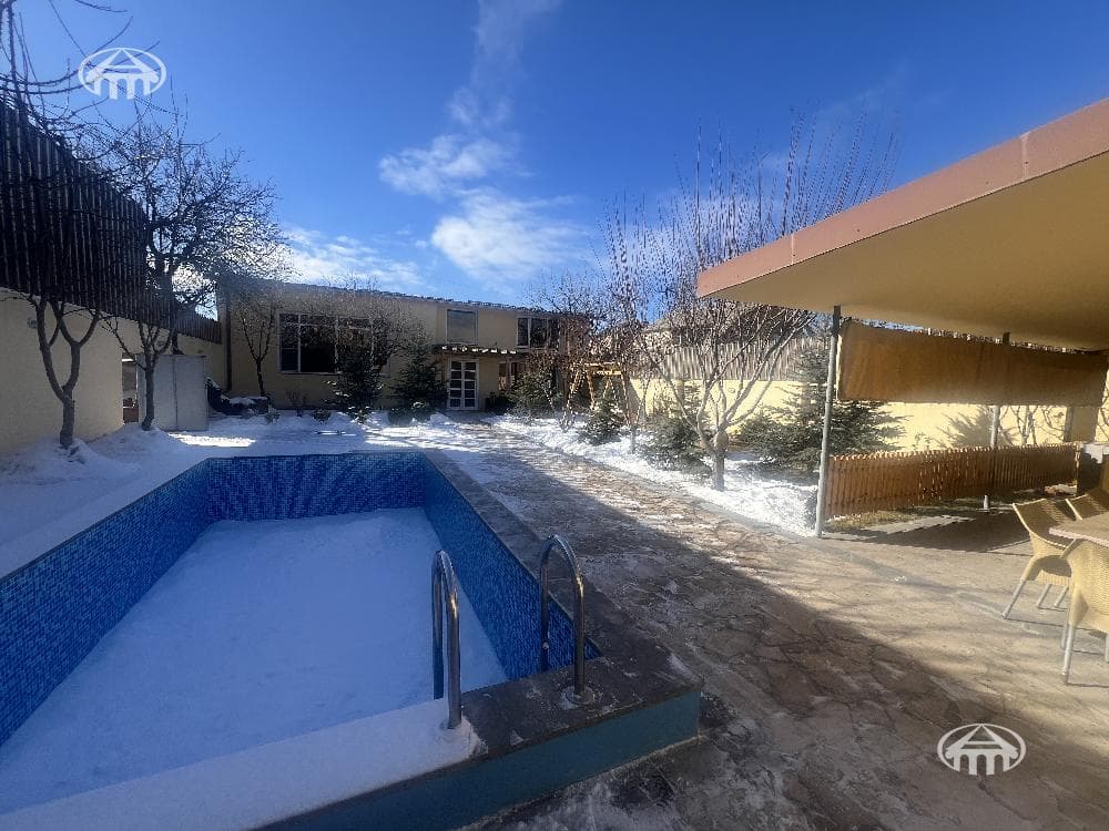Mansion · 3 rooms · 240 m² · Djrvej