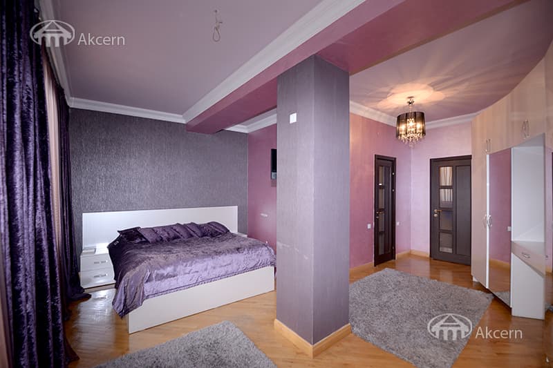 Квартира · 3 комн. · 179 м² · Арабкир