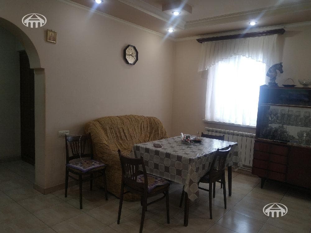 House · 3 rooms · 90 m² · Arabkir