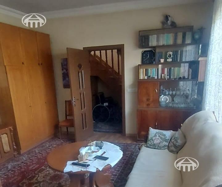 House · 4 rooms · 367 m² · Erebuni