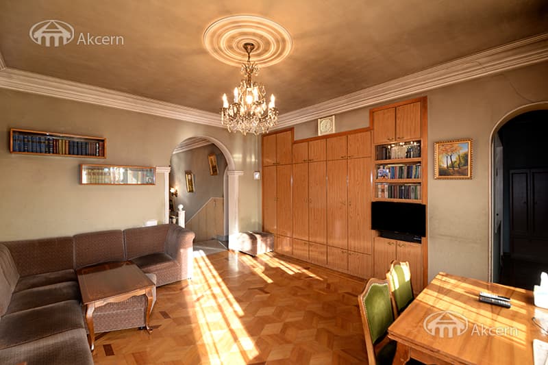 Дом · 7 комн. · 557 м² · Кентрон