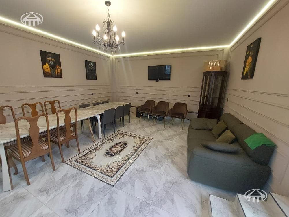 Особняк · 5 комн. · 370 м² · Аджапняк