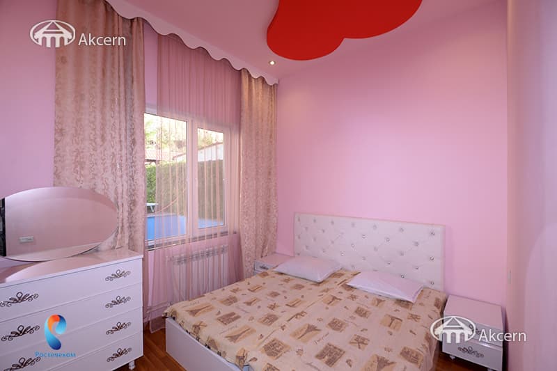 Дом · 6 комн. · 208 м² · Кентрон