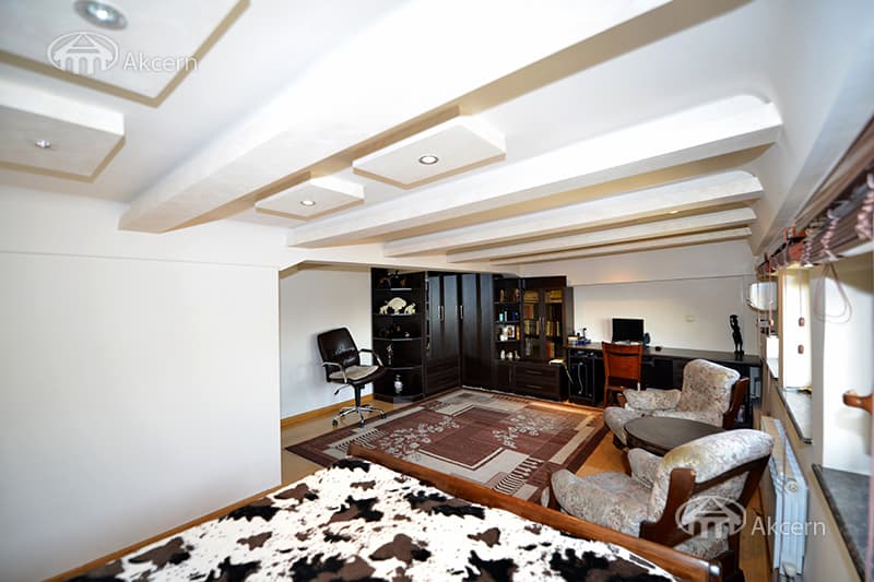 Квартира · 4 комн. · 173 м² · Кентрон
