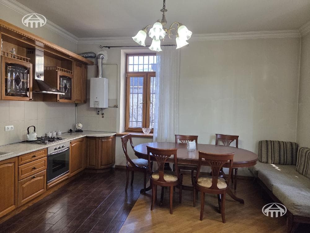 Дом · 6 комн. · 540 м² · Арабкир