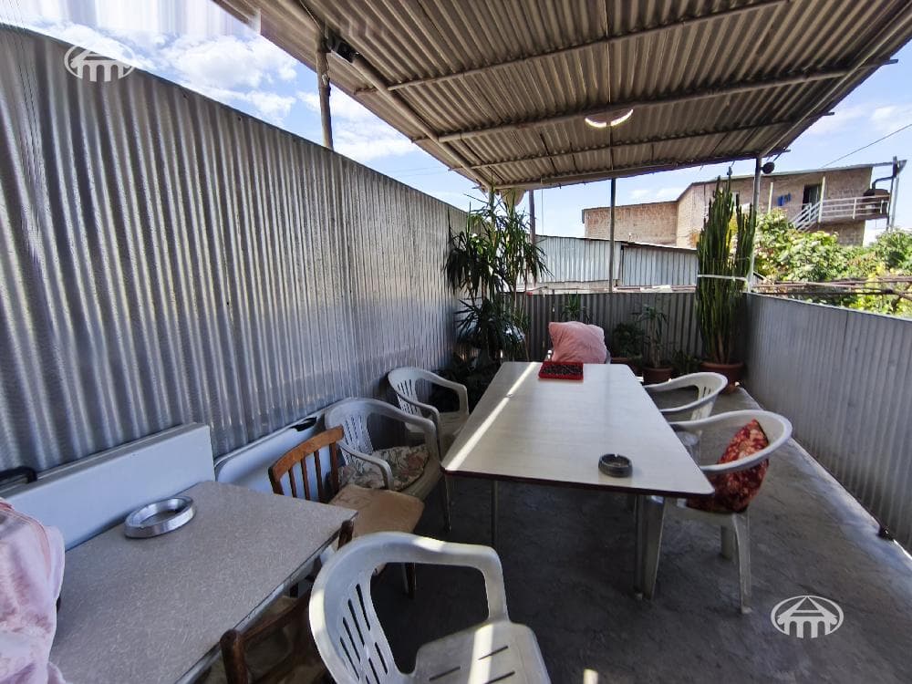 House · 6 rooms · 413 m² · Shengavit