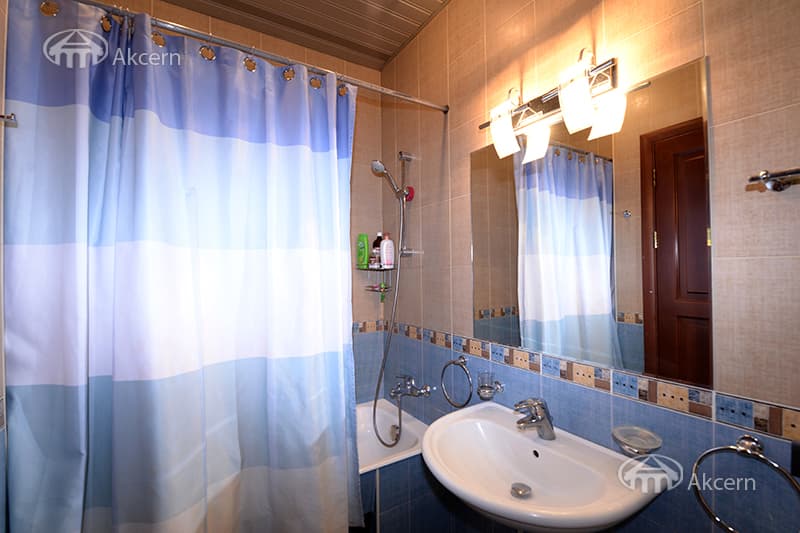 Квартира · 4 комн. · 127 м² · Кентрон