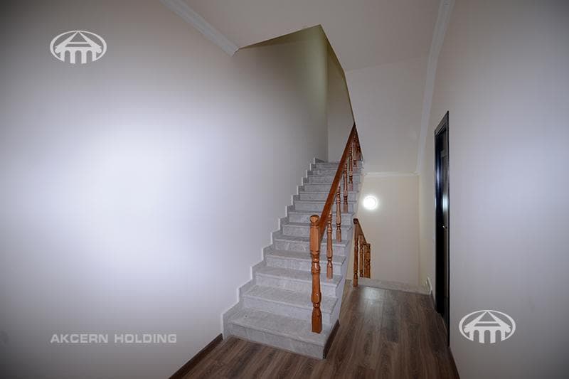 House · 6 rooms · 210 m² · Arabkir
