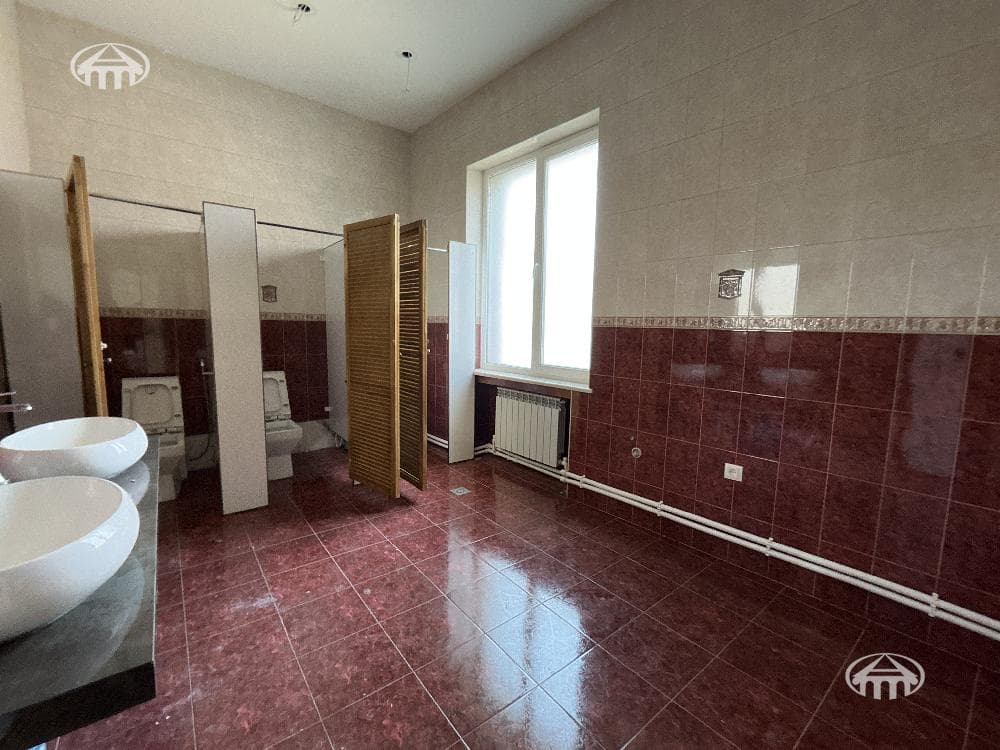 Hotel · 9 rooms · 956 m² · Kentron