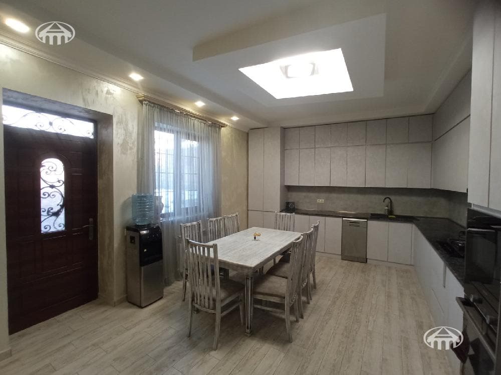 Особняк · 5 комн. · 425 м² · Эребуни