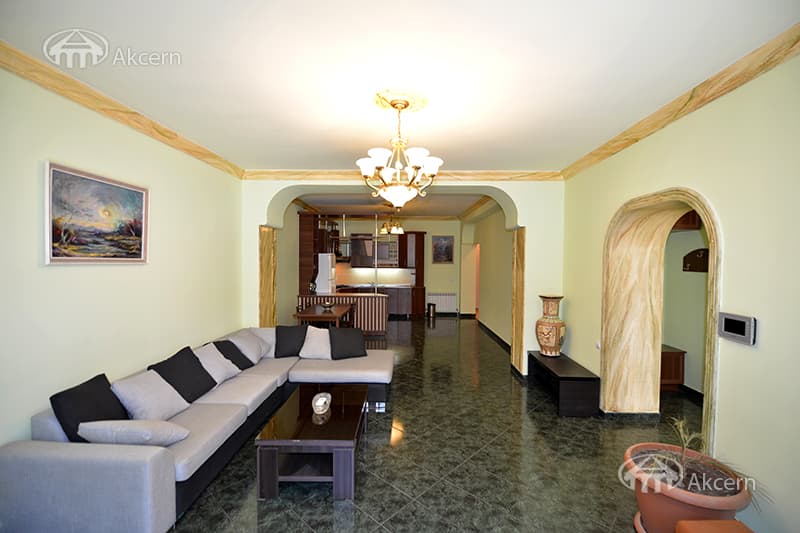 Квартира · 3 комн. · 140 м² · Арабкир
