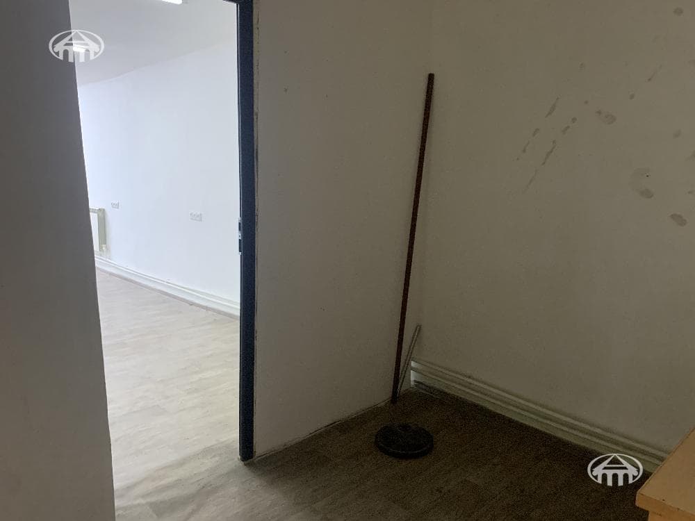 Office · 330 m² · Kentron
