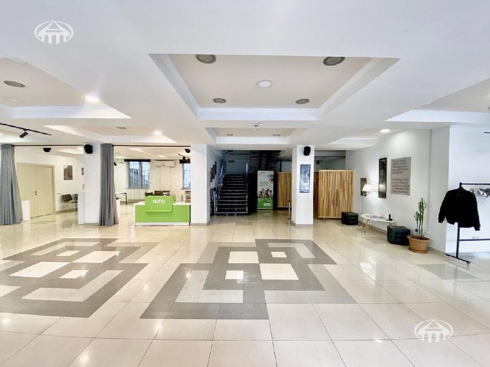 Office · 307 m² · Kentron