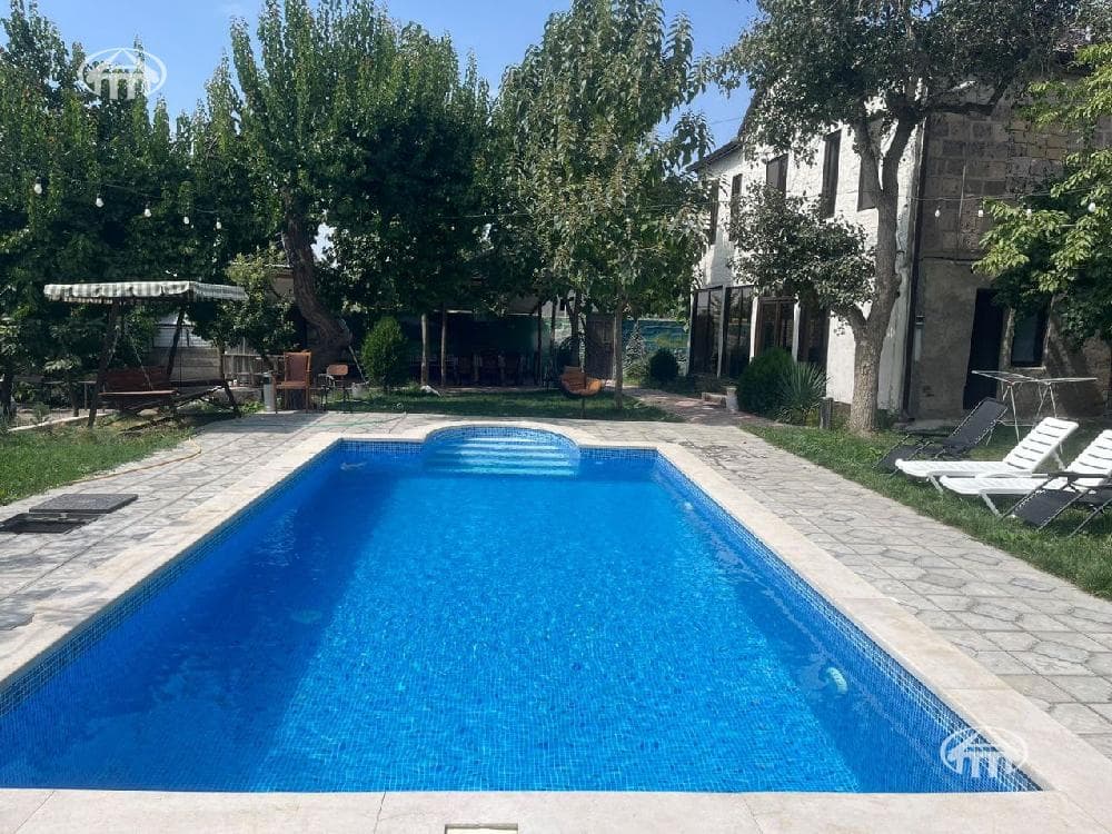 House · 5 rooms · 200 m² · Garni