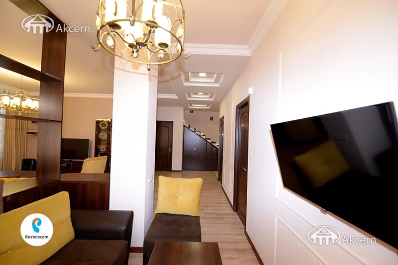 Дом · 4 комн. · 340 м² · Кентрон