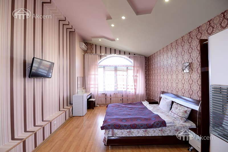 Дом · 5 комн. · 540 м² · Кентрон