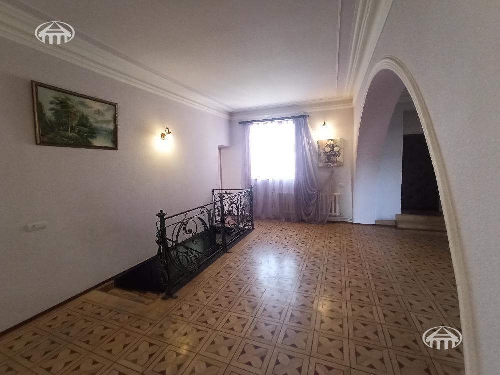House · 8 rooms · 459 m² · Nor Nork