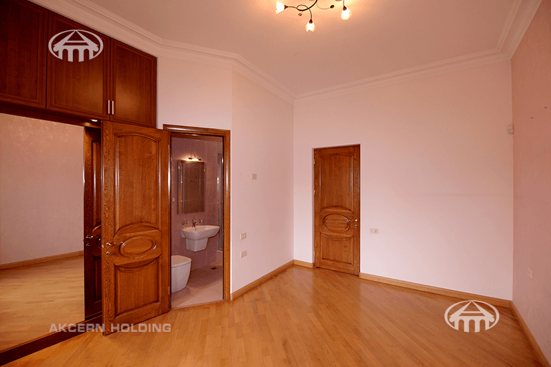 Mansion · 7 rooms · 243 m² · Kentron