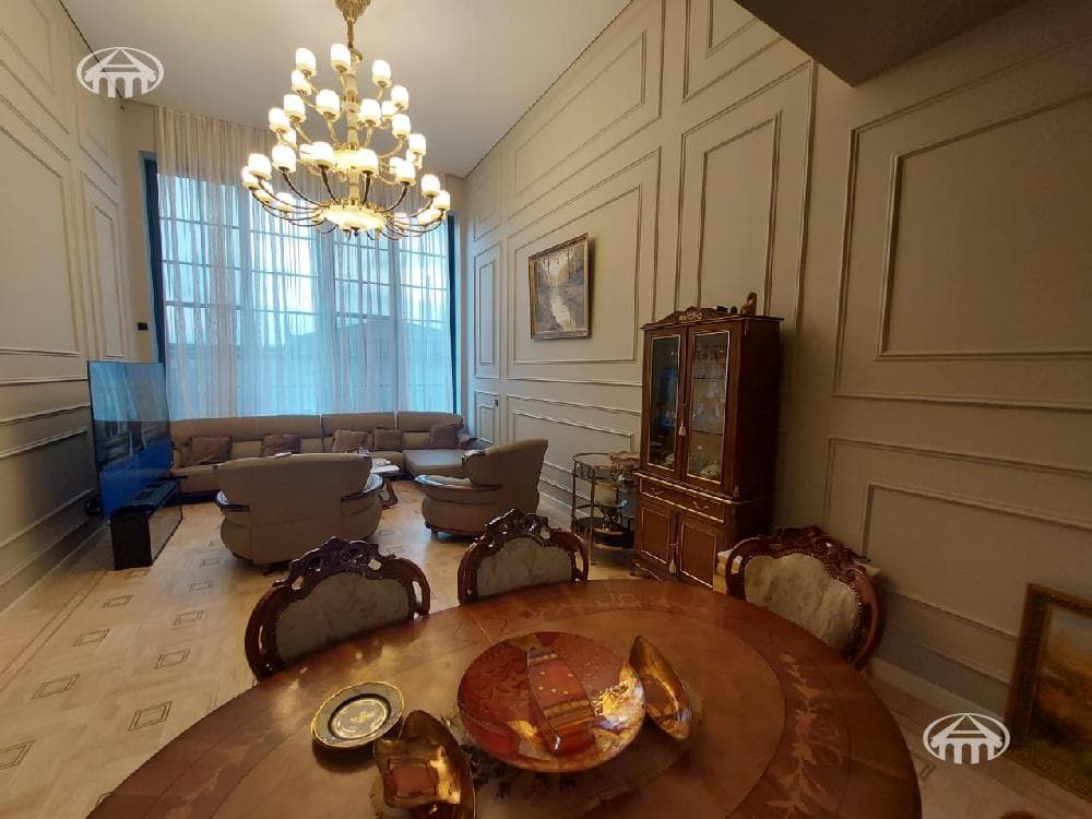 Особняк · 5 комн. · 370 м² · Аджапняк