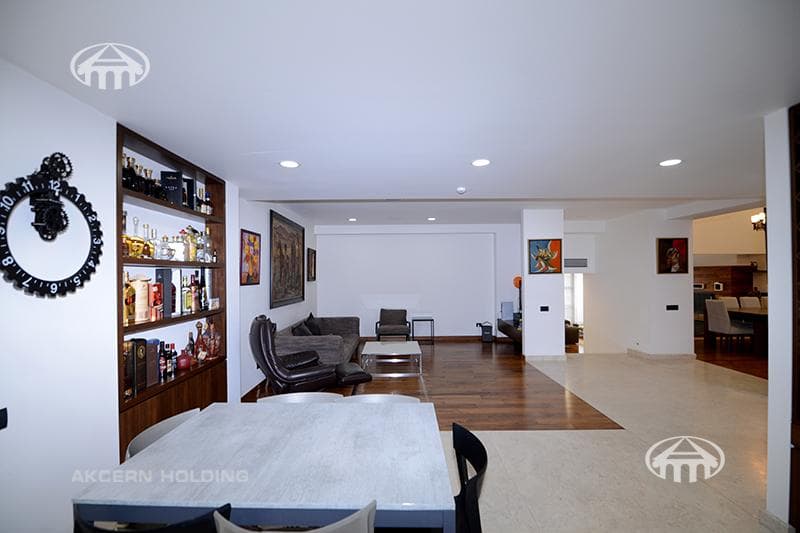 Mansion · 5 rooms · 777 m² · Avan