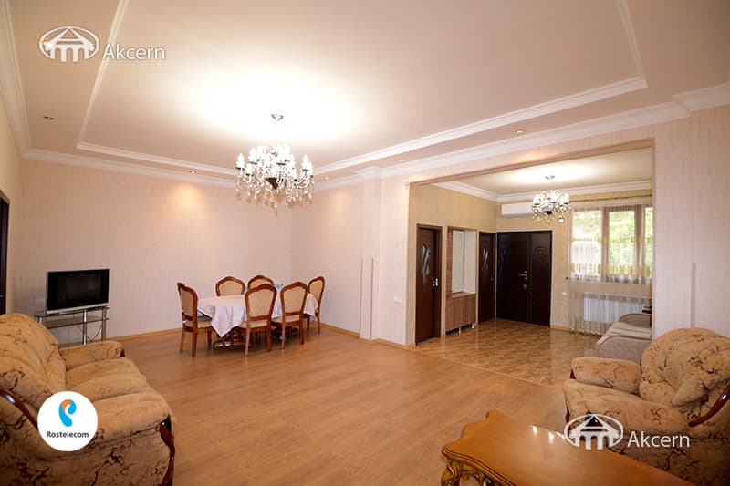 House · 4 rooms · 177 m² · Kentron