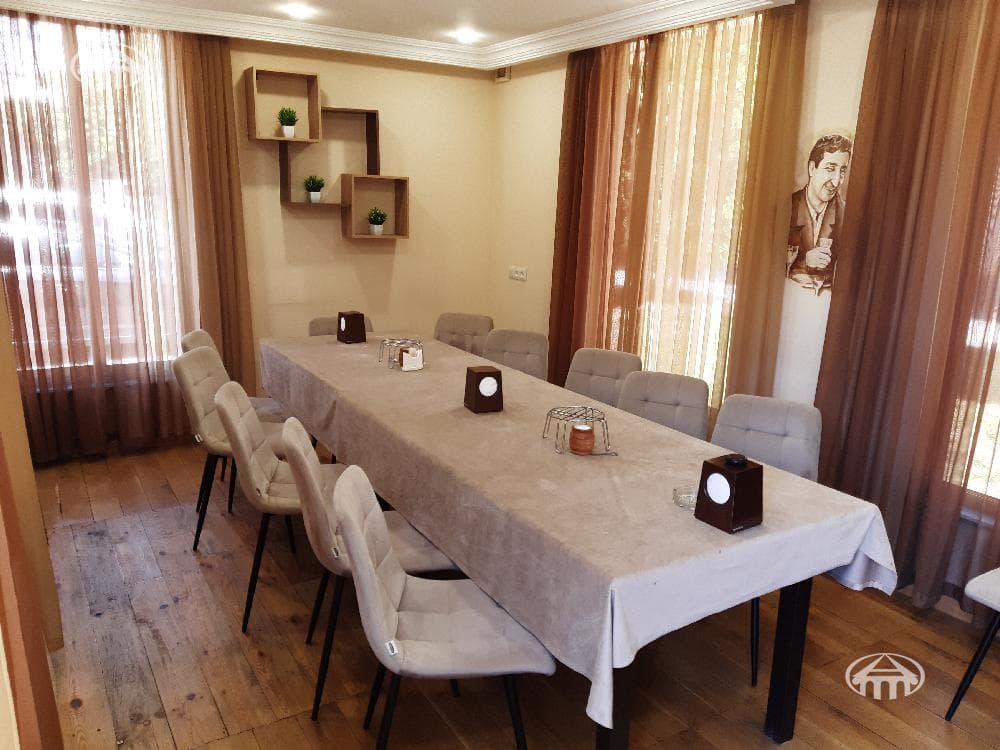 Ресторан · 590 м² · Джрвеж