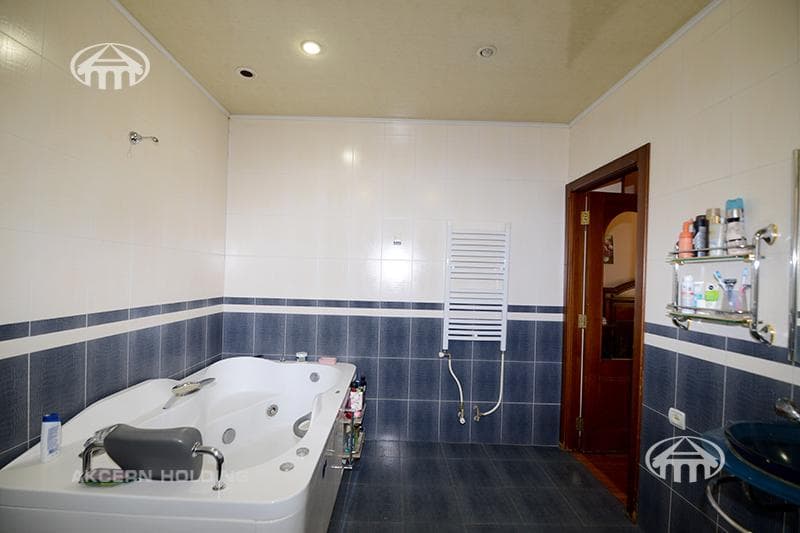 Квартира · 4 комн. · 177 м² · Кентрон