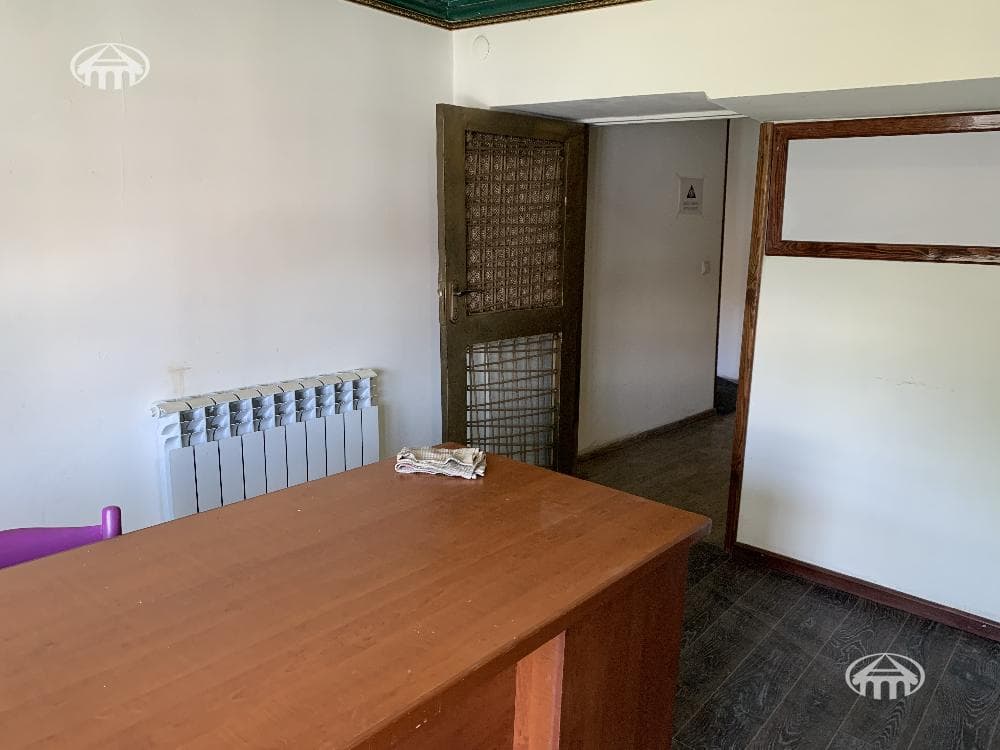 Office · 330 m² · Kentron