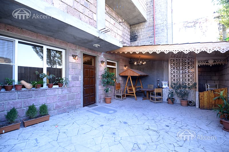 Office · 335 m² · Kentron