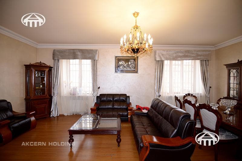 Особняк · 5 комн. · 327 м² · Аджапняк