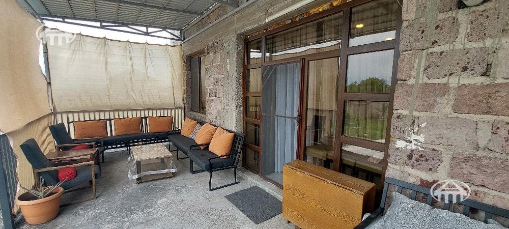 Mansion · 5 rooms · 206 m² · Arinj