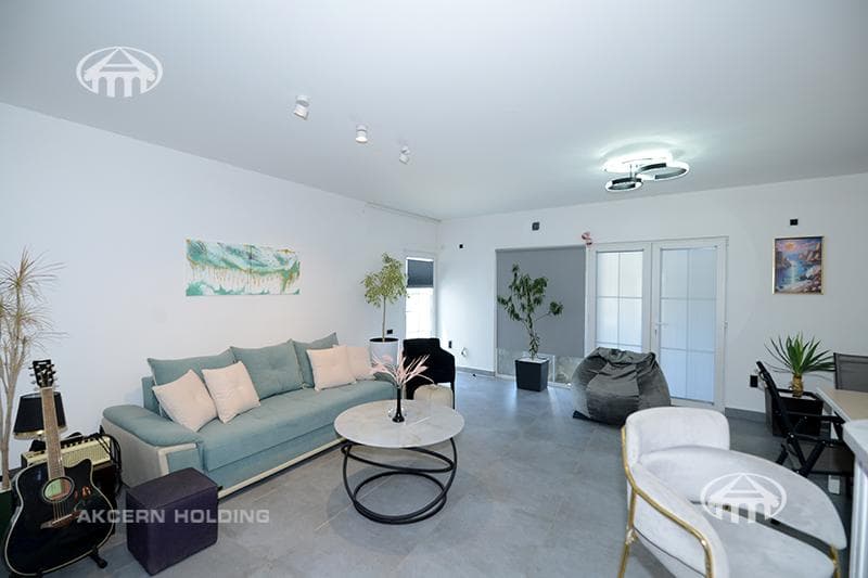 House · 290 m² · Parakar
