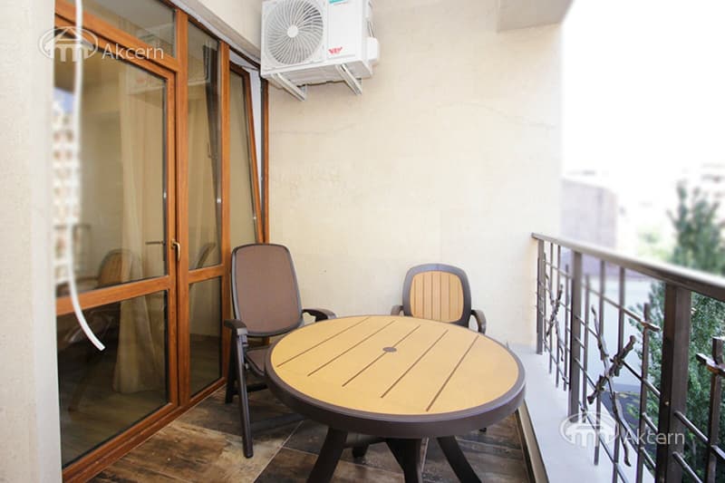 Apartment · 2 rooms · 80 m² · Kentron